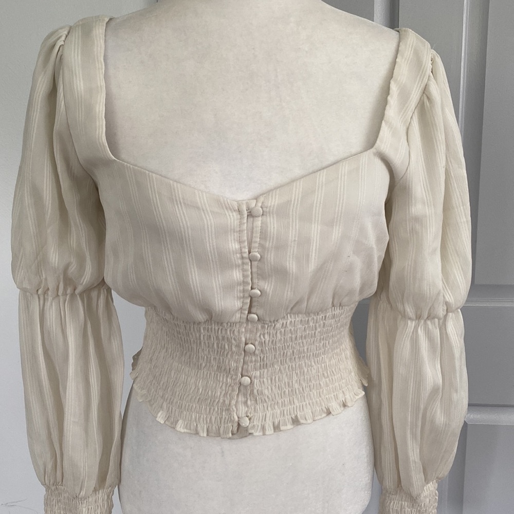 Adorable off white long sleeve blouse - Picture 3 of 5